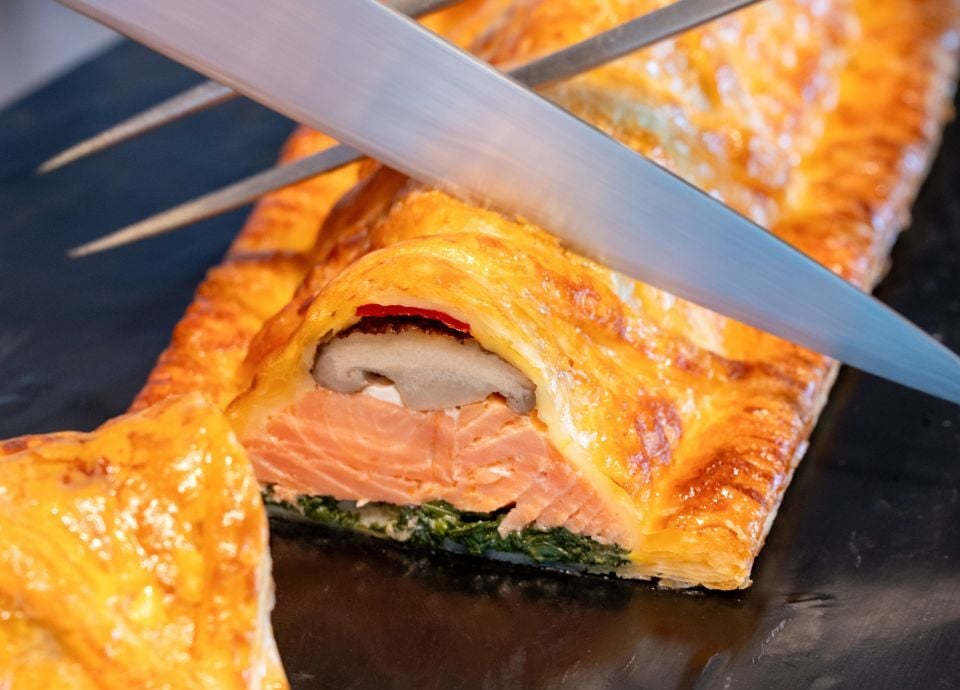ライブキッチン・ビュッフェ・<br class='sp_only'>スイーツが楽しめる美食空間