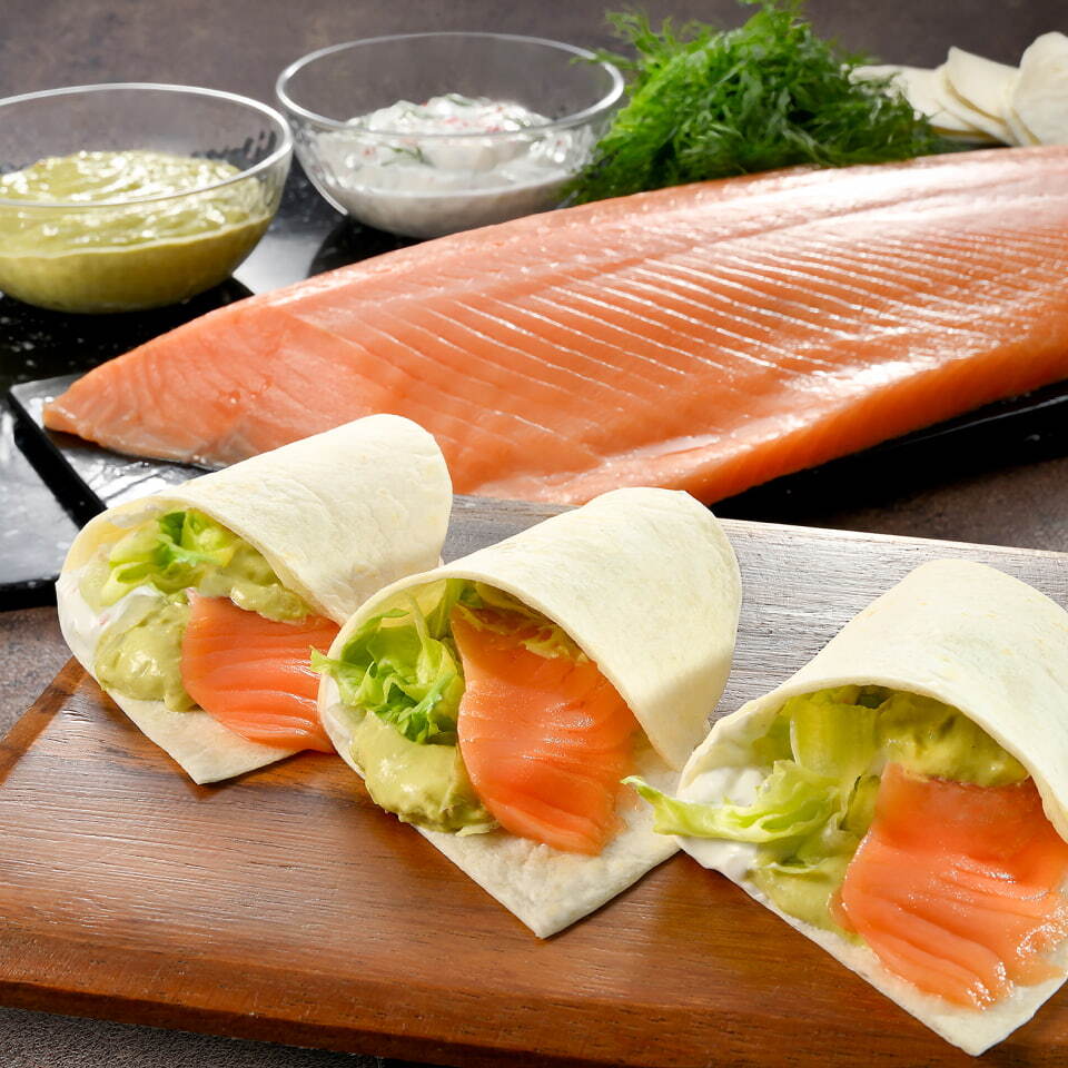 スモークサーモン＆アボカドのタコス風