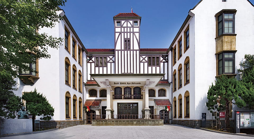 早稲田大学坪内博士記念 演劇博物館<br>