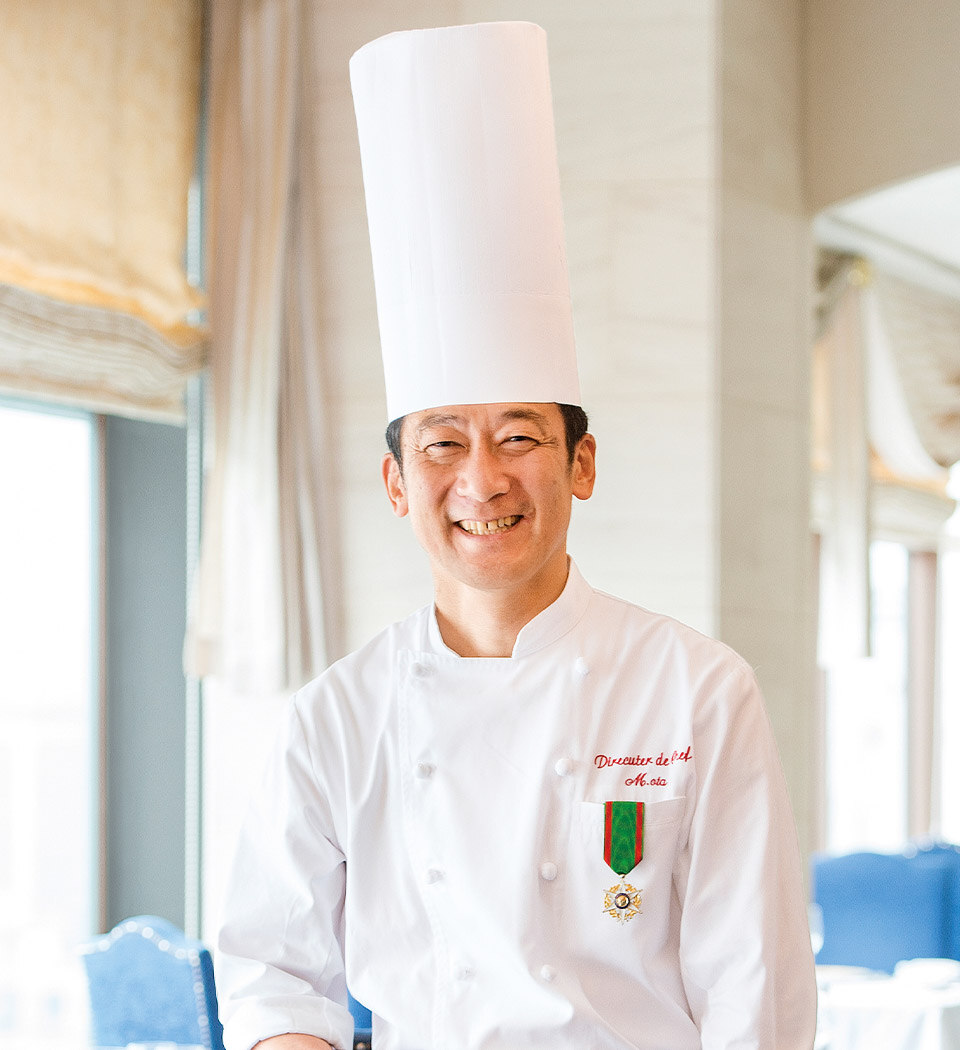 <span class = 'hp_fzLarge'>リーガロイヤルホテル<br class = 'sp_only'>グループ<br>総括総料理長 </span><br>太田 昌利