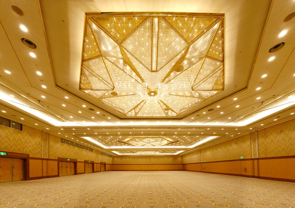 13．ロイヤルホール