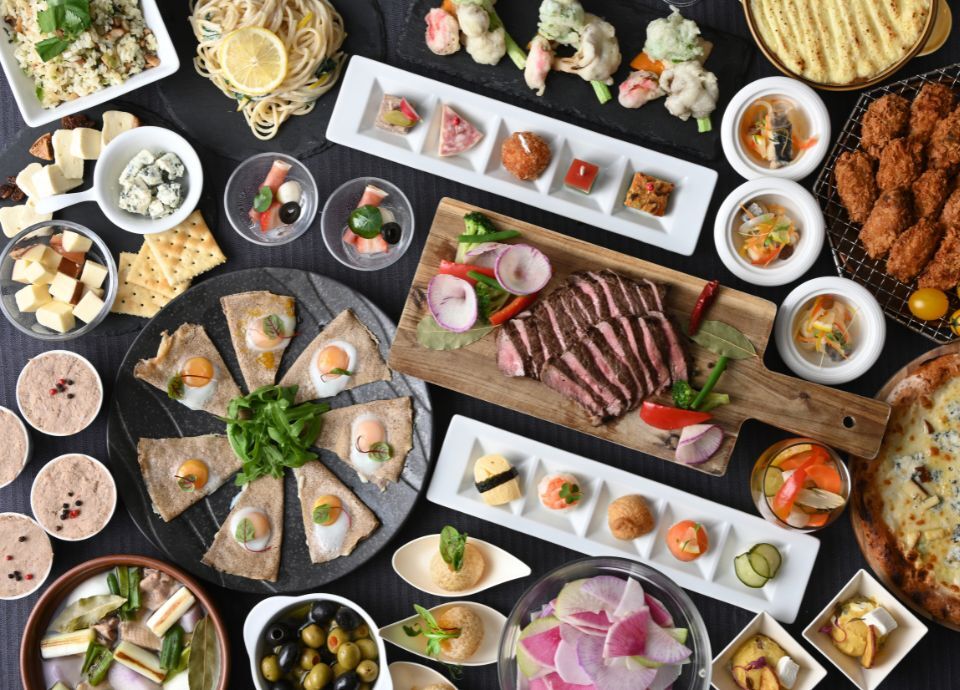 ディナー＆スイーツビュッフェ <br>土日祝ディナー<br>〈アルコールフリードリンク付〉