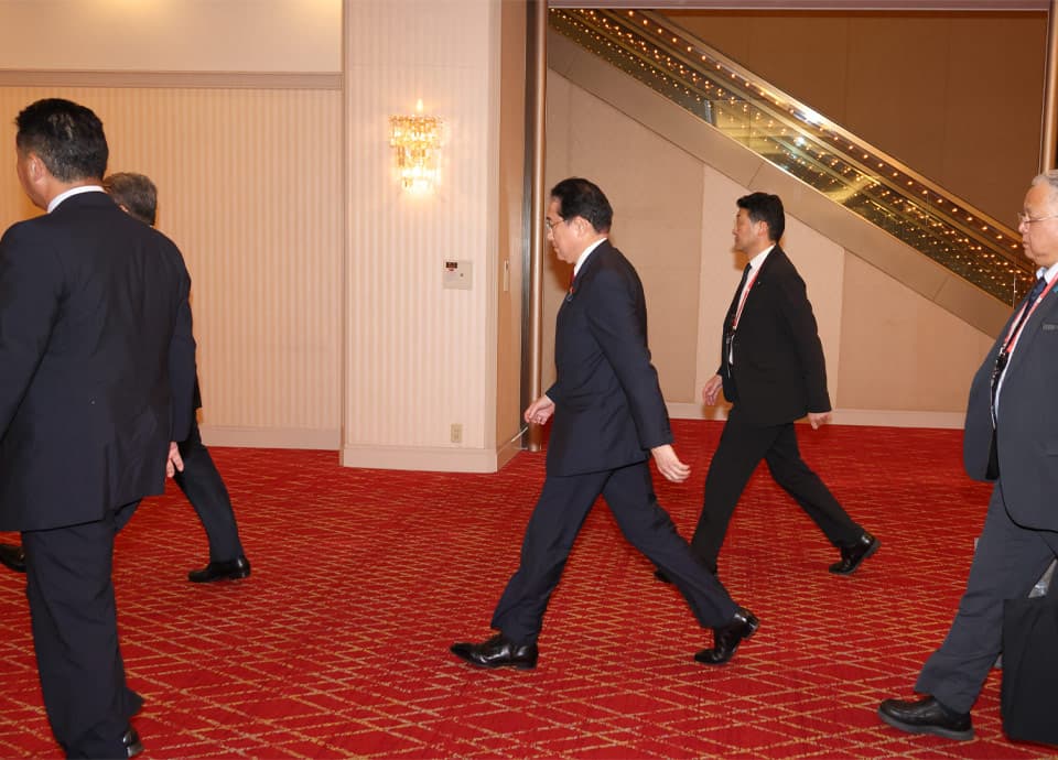 日米バイ会談に向かう岸田首相
