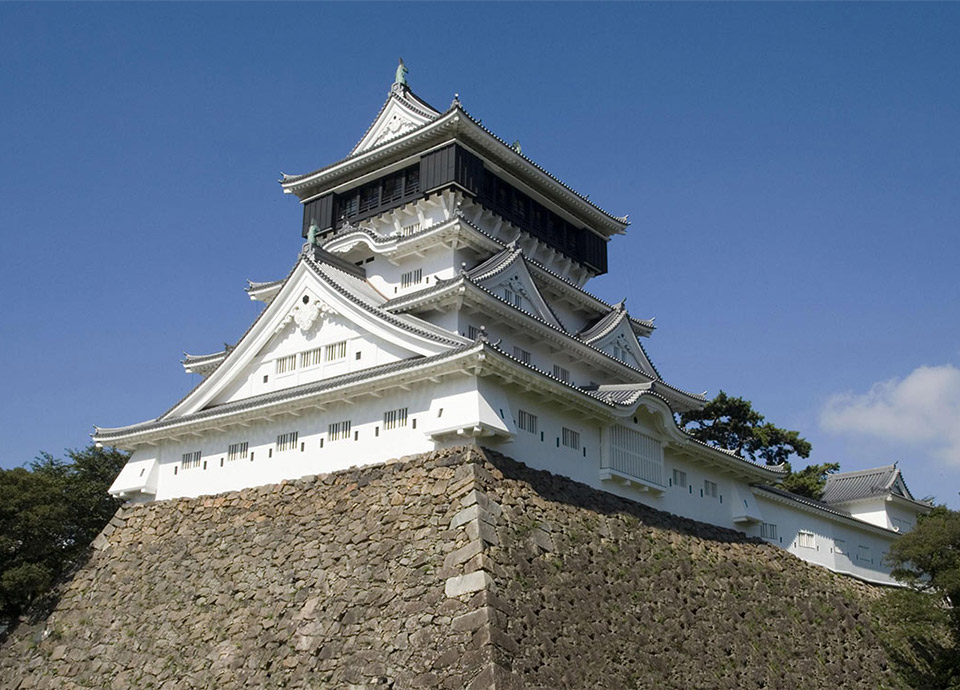 ホテルを拠点に愉しむ観光スポット 北九州市には、歴史ある名所や美しい自然、ショッピングエリアなど、魅力的な観光スポットが揃います。