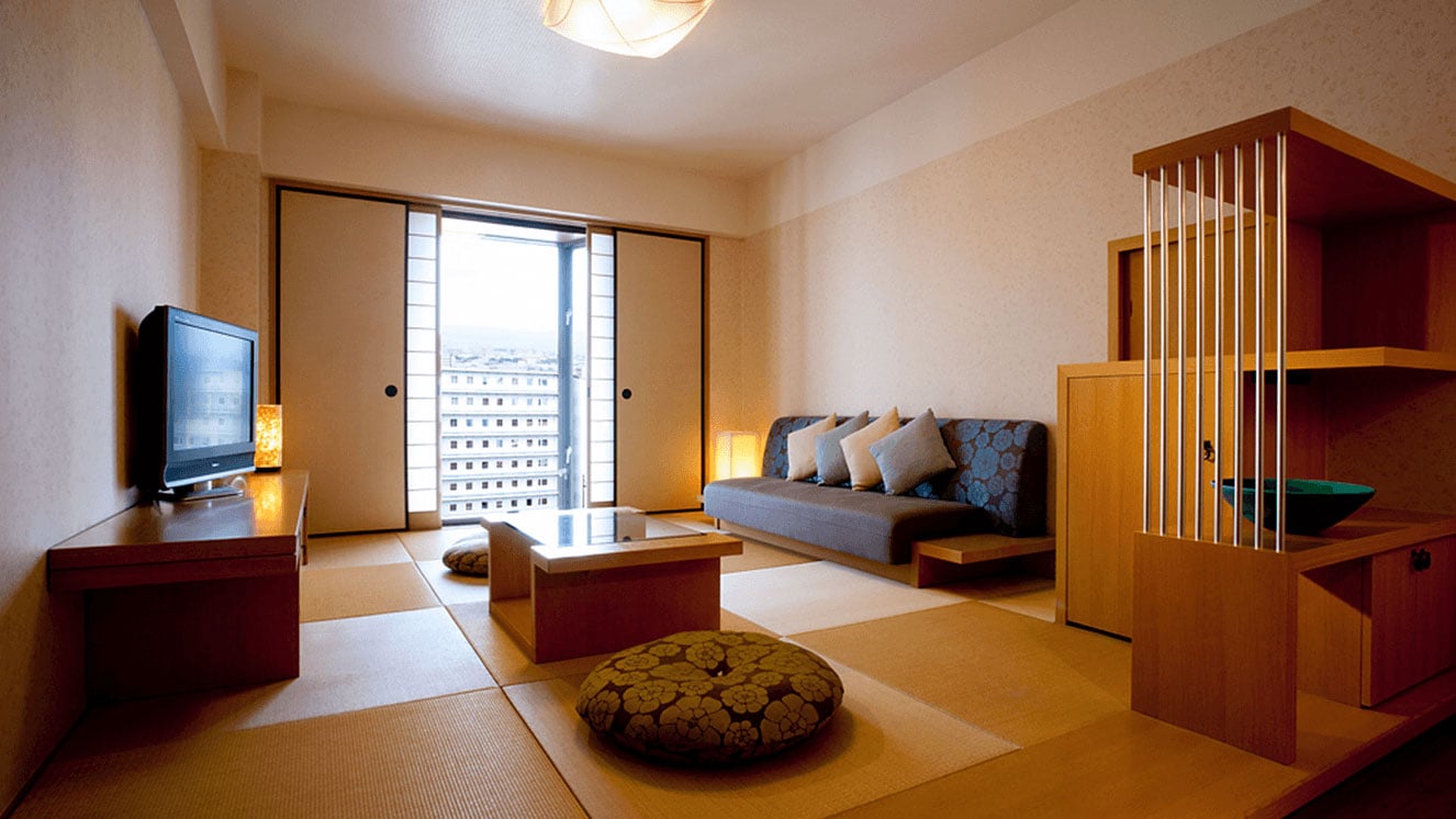 畳敷きのリビングを備えた和スイート サムネイル画像