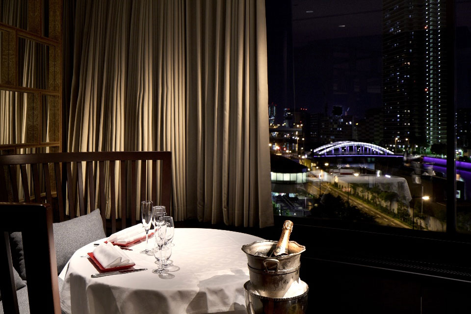 ホテルのお得な<br class='sp_only'>情報をお届け<br>「メールマガジン」 お客様情報をご登録（無料）いただくと、リーガロイヤルホテルグループのお得な情報（宿泊プラン、レストラン・イベント・ウェディング・グルメ情報など）をお届けします。