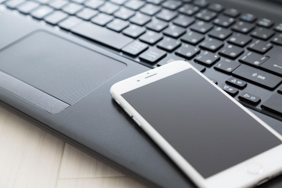 ホテルウェブサイトの<br class='pc_only'>オンライン予約が<br class='pc_only'>便利＆スピーディーに ご登録後は、指定の「メールアドレス」と「パスワード」で、お客様情報の入力なしでご予約いただけます。