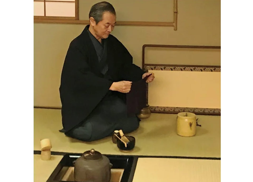 藤井 宗悦（裏千家家元直門正教授、エコールドロイヤル講師）