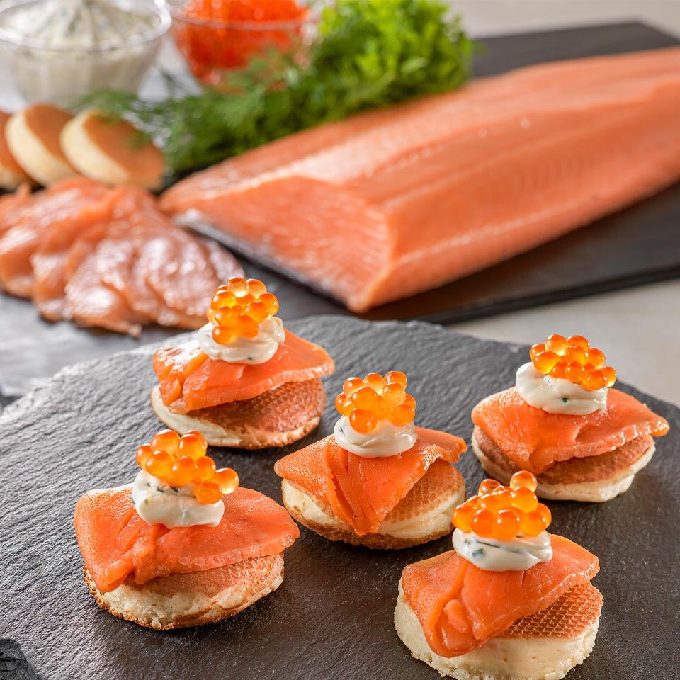 スモークサーモン＆ポテトパンケーキ　イクラトッピング