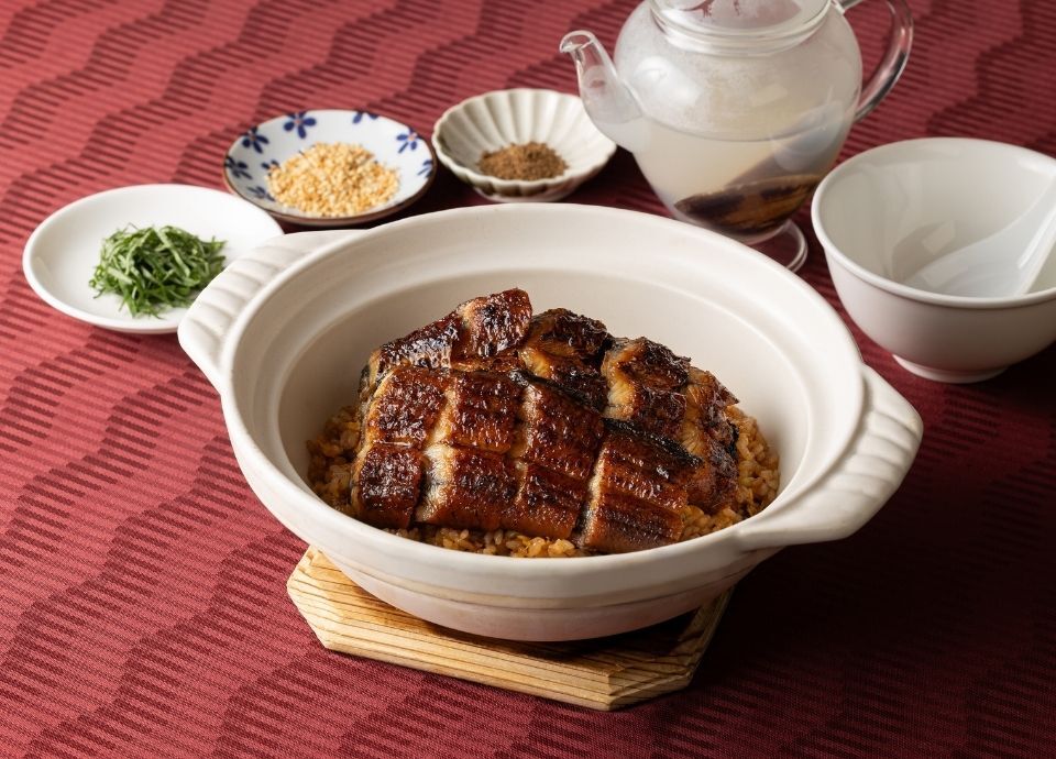 熊本県産うなぎ一匹使用 ひつまぶし風 鰻炒飯 蛤出汁茶漬け仕立て