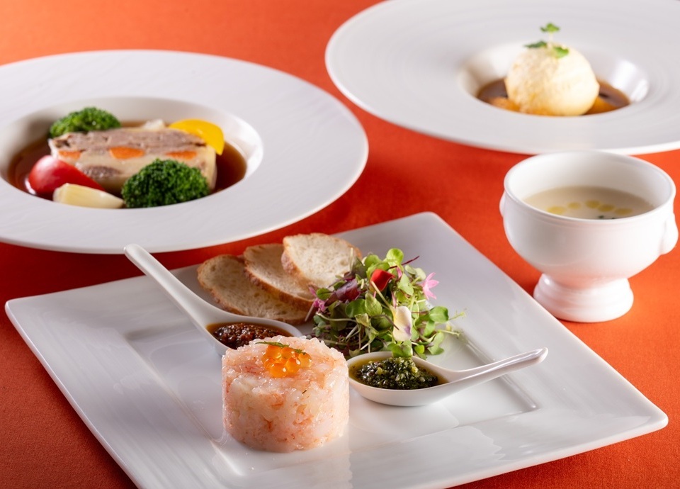 ［1・2月］<br class = 'sp_only'>ディナーコース　<br>メイン料理「豚肉とお野菜のテリーヌ」