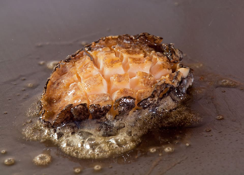 ［11・12月］<br class = 'sp_only'>宮崎牛と活鮑の<br class='sp_only'>ランチコース