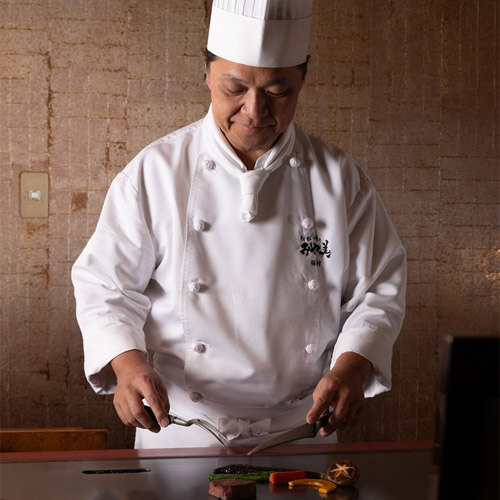 シェフ　<br class = 'sp_only'>福村 靖史<br class = 'sp_only'>（ふくむら やすし）