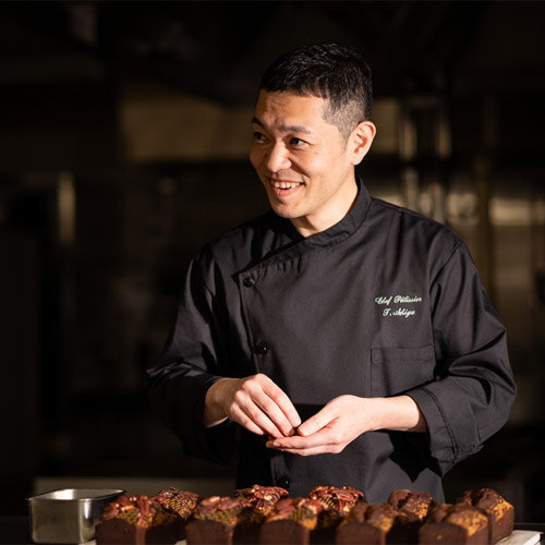 シェフパティシエ　<br class = 'sp_only'>志賀 知之<br class = 'sp_only'>（しが ともゆき）