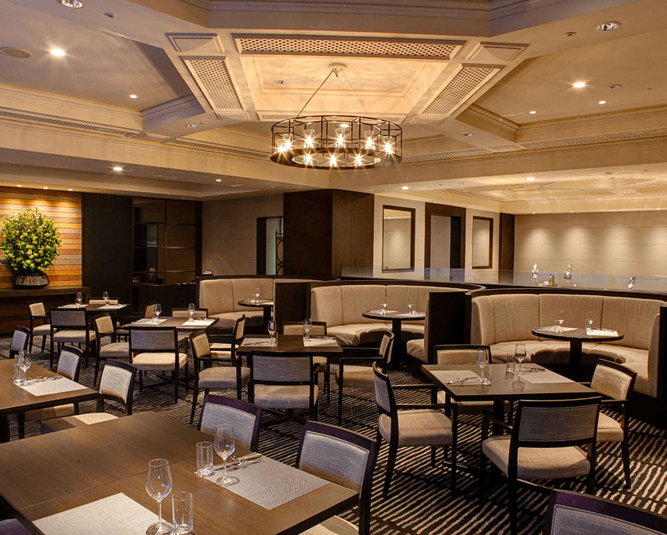 リラックス＆モダンの落ち着いた店内