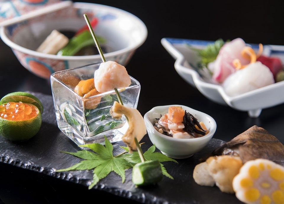 3つのレストランから<br class='sp_only'>選べるディナー付！<br>1泊2食付プラン<br class='sp_only'>｢グルメステイ｣