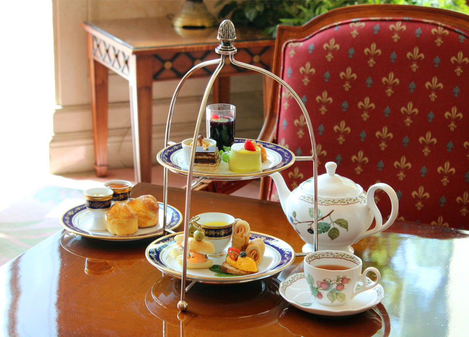 チェックアウト日にガーデンラウンジで優雅にアフタヌーンティーを 庭園側ジュニアスイートルーム＋朝食付